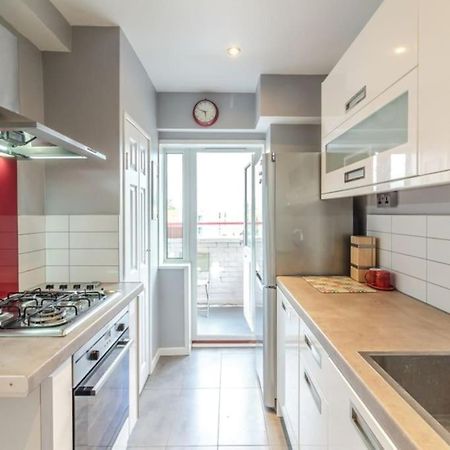 Top Floor 1 Bedroom Apartment With Views Over Londyn Zewnętrze zdjęcie