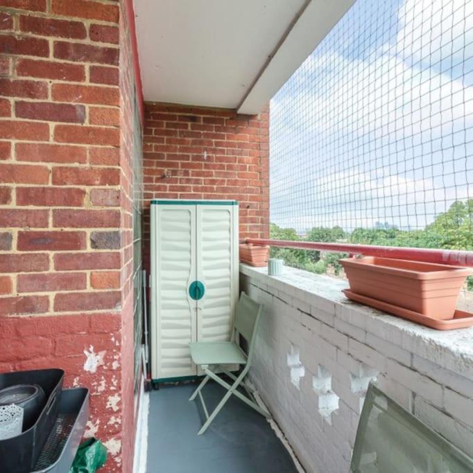 Top Floor 1 Bedroom Apartment With Views Over Londyn Zewnętrze zdjęcie