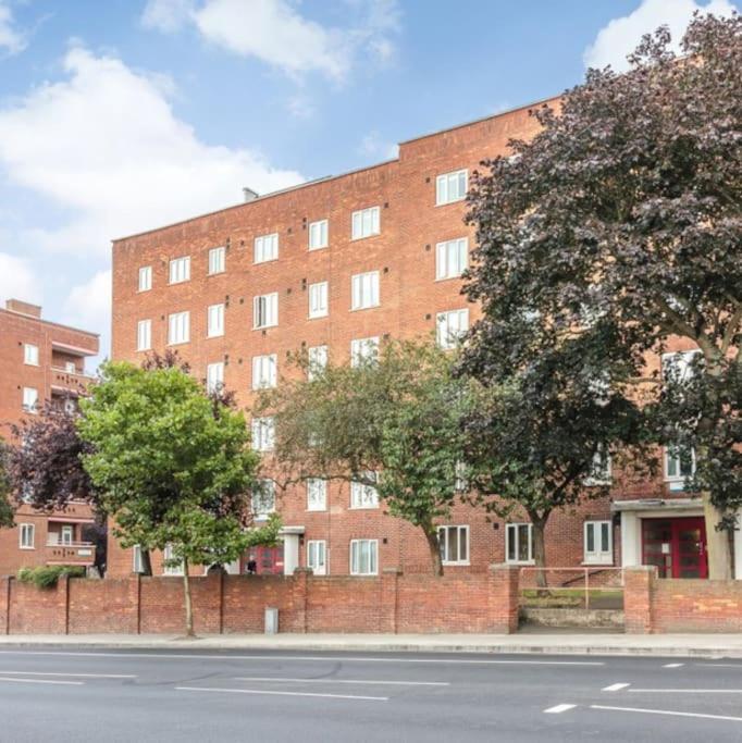 Top Floor 1 Bedroom Apartment With Views Over Londyn Zewnętrze zdjęcie